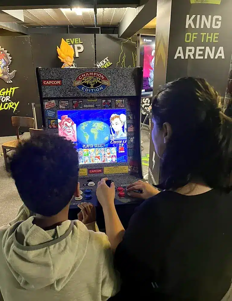 Mix Gaming Monster Arena 4 Borne d'arcade Street Fighter II à la Monster Arena de Mix-Image