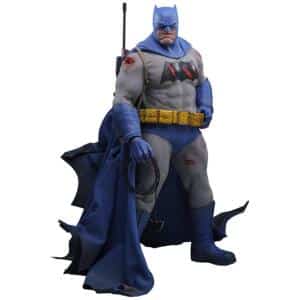 Batman (Battle Damaged Version) 1/6 Hot Toys